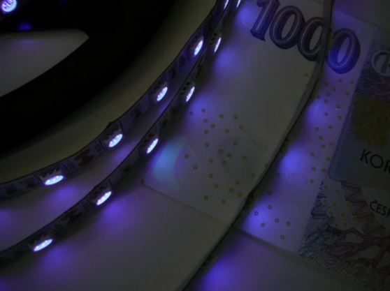 UV LED pásek 12V / 60 SMD LED / 14,4W / 10mm